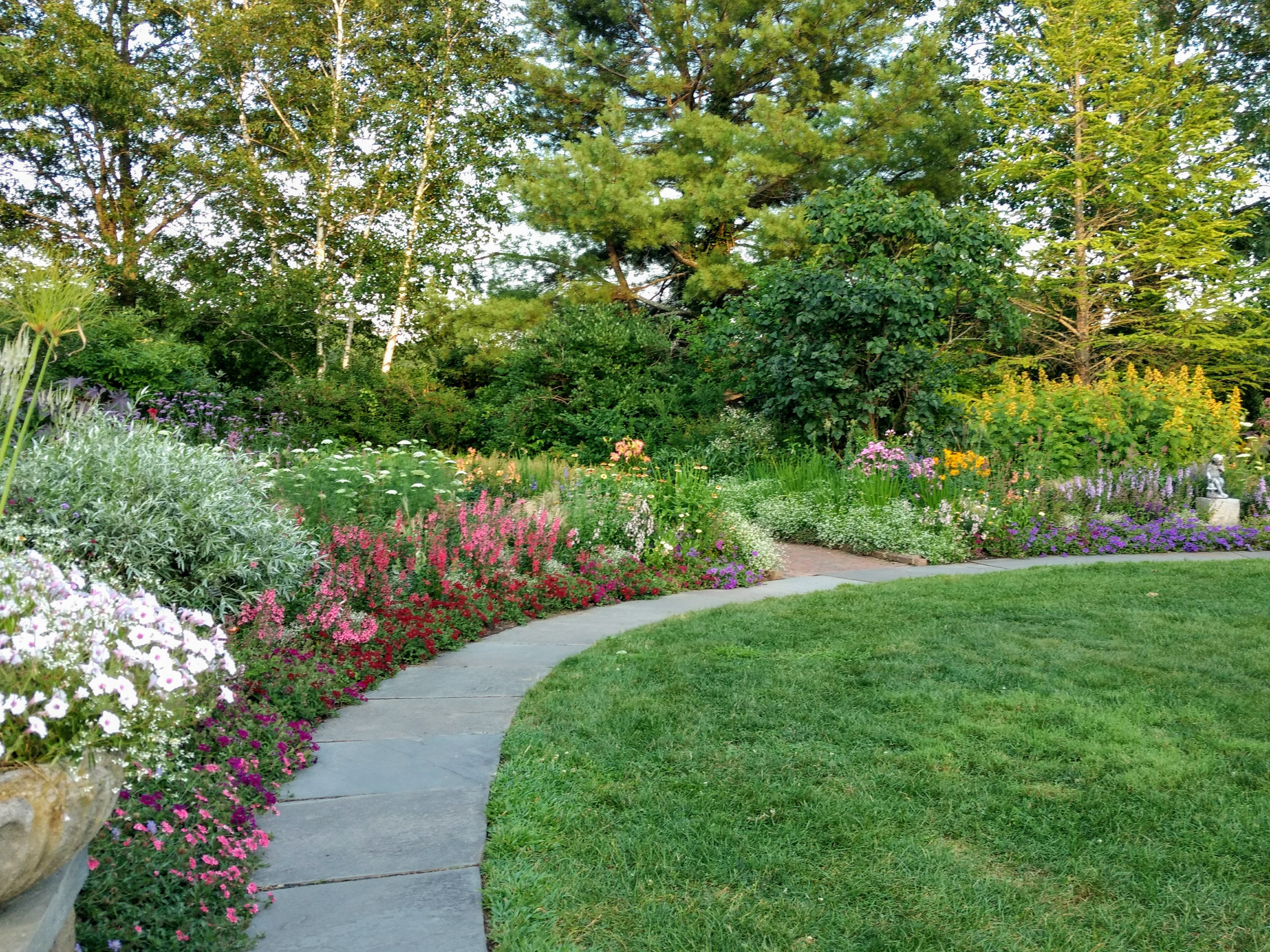 Благоустройство участка частного дома в Абакане и Республике Хакасия
